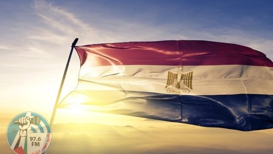 فنانة مصرية تثير الجدل بمنصات التواصل الاجتماعي بسبب فستانها الملفت (صور)