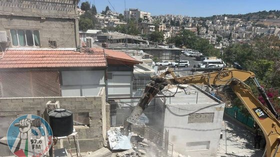 الاحتلال يهدم منزلا ومنشآت تجارية في حي وادي الجوز بالقدس