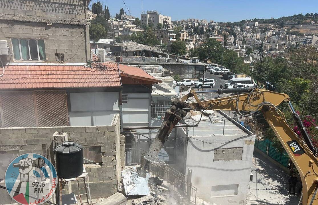 الاحتلال يهدم منزلا ومنشآت تجارية في حي وادي الجوز بالقدس