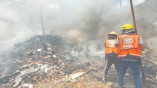 اندلاع حريق إثر قصف إسرائيلي استهدف مستودعا للأدوية بمدينة رفح