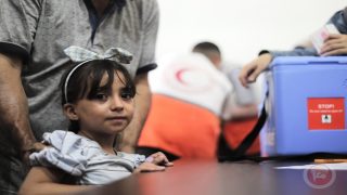 حملة تطعيم ضد شلل الأطفال في غزة: الهلال الأحمر يشارك في الجهود الصحية (صور)