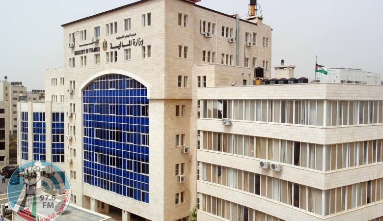 المالية: صرف رواتب الموظفين يوم غد الخميس بنسبة 70%