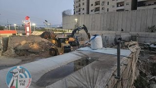 الاحتلال يهدم منشآت تجارية قرب مخيم شعفاط العسكري
