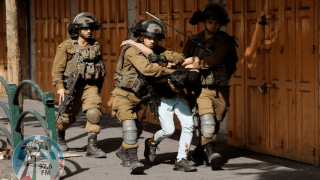 الاحتلال يعتقل ثلاثة مواطنين من الخليل