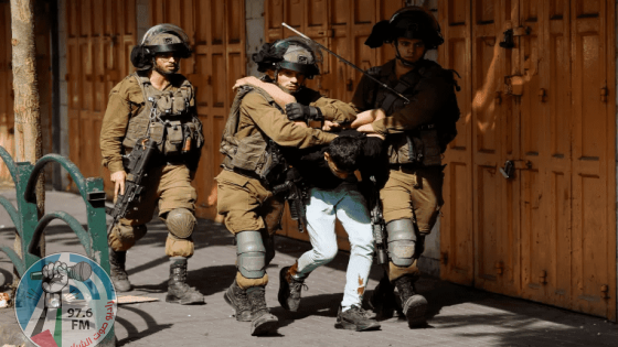 الاحتلال يعتقل ثلاثة مواطنين من الخليل