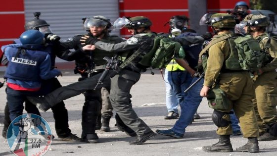 الاحتلال يعتقل صحفية من بيت حنينا وشابا من مخيم قلنديا