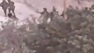 قوات الاحتلال تصيب شابا بالرصاص وتسحله على الأرض وتعتقله في بني نعيم
