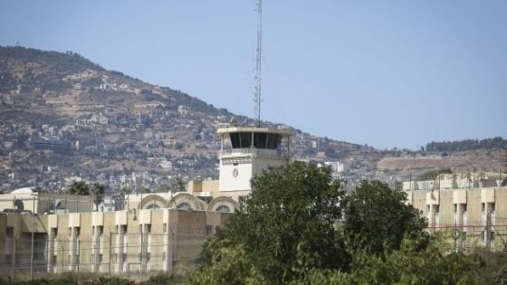 إدارة السجون توفر بيئة خصبة لتفشي الأمراض الجلدية في “مجدو”