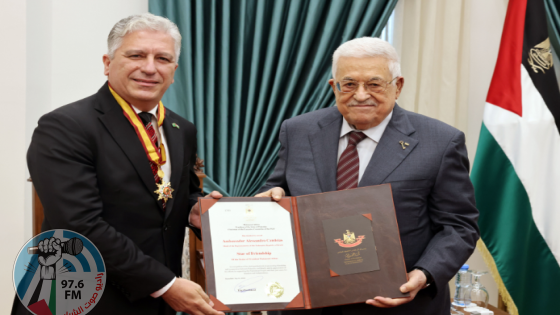 الرئيس يقلد رئيس مكتب تمثيل جمهورية البرازيل نجمة الصداقة