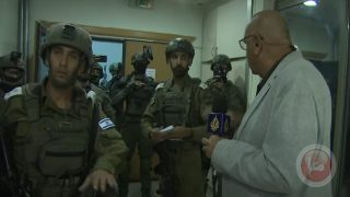 شاهد- الاحتلال يقتحم رام الله ويغلق مكتب قناة الجزيرة