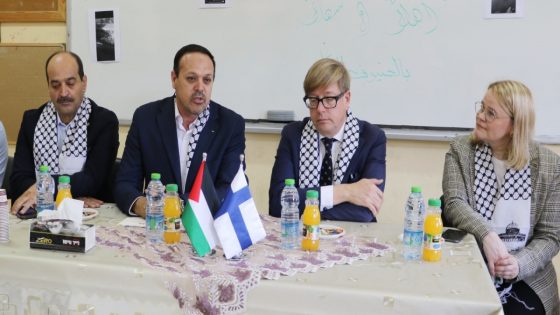 وفد من “التربية” وممثلية فنلندا يطلعان على الانتهاكات الاحتلالية بحق مدرسة دير نظام