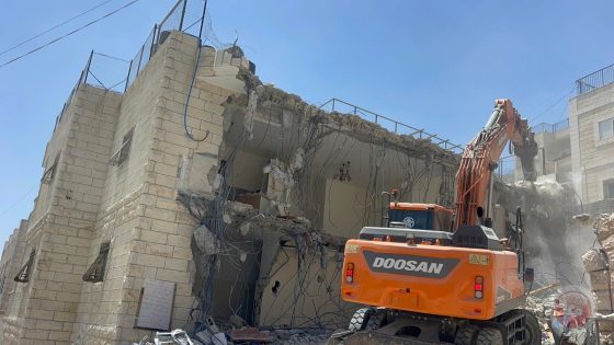 الاحتلال يوزع إخطارات هدم واستدعاءات في القدس