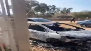 مستوطنون يحرقون مركبات في دير دبوان شرق رام الله