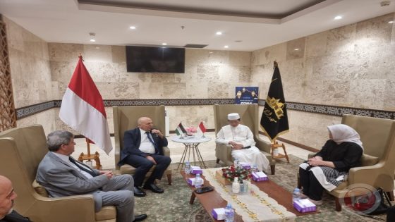 الوزير الحايك يلتقي الإمام الأكبر في إندونيسيا ويلقي محاضرة بجامعة يارس عن فلسطين