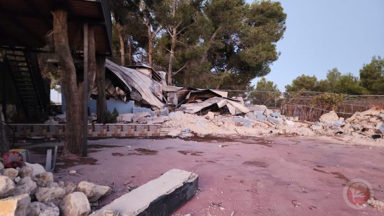 صور- مستوطنون يدمرون 47 غرفة سكنية وزراعية في منطقة الطيبة غرب الخليل