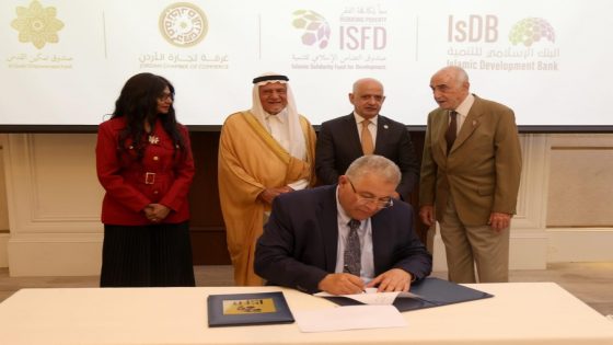 “قدسنا” توقع حزمة مشاريع تمويل لمؤسسات ومبادرات فلسطينية