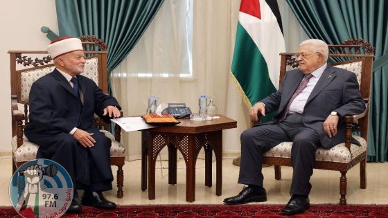 الرئيس يستقبل المفتي العام ويوجه بدعم صمود المواطنين في القدس