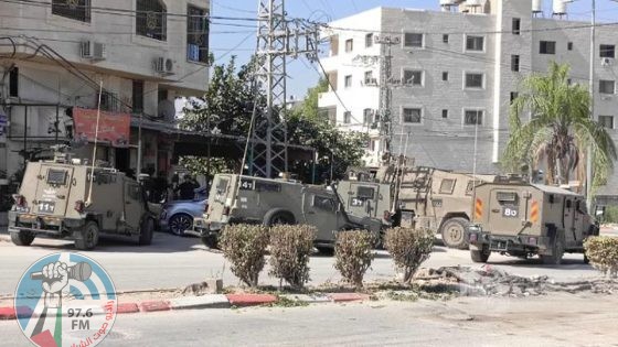 الاحتلال يداهم محال تجارية ومشاتل زراعية في عدة مناطق شمال وشرق القدس