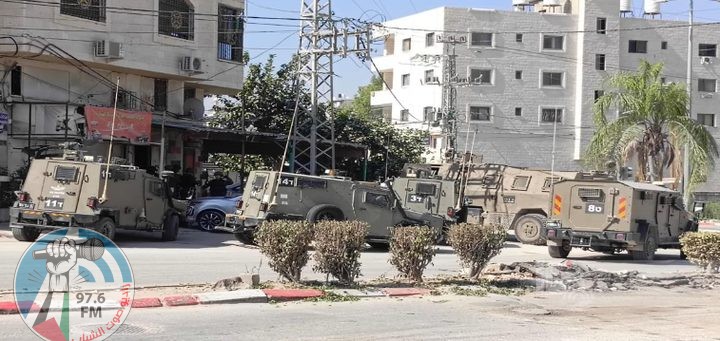 الاحتلال يداهم محال تجارية ومشاتل زراعية في عدة مناطق شمال وشرق القدس