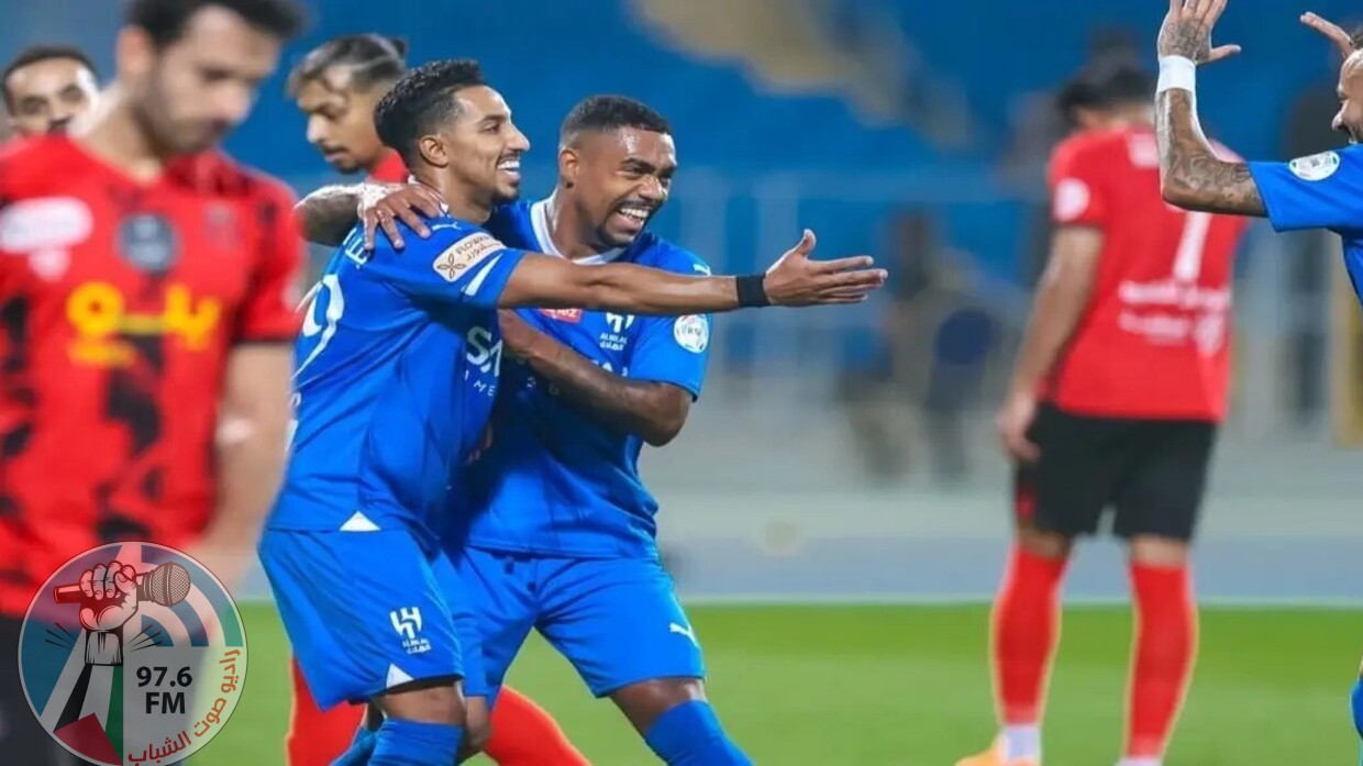 الهلال يضرب الرياض بثلاثية ويعود لصدارة الدوري السعودي