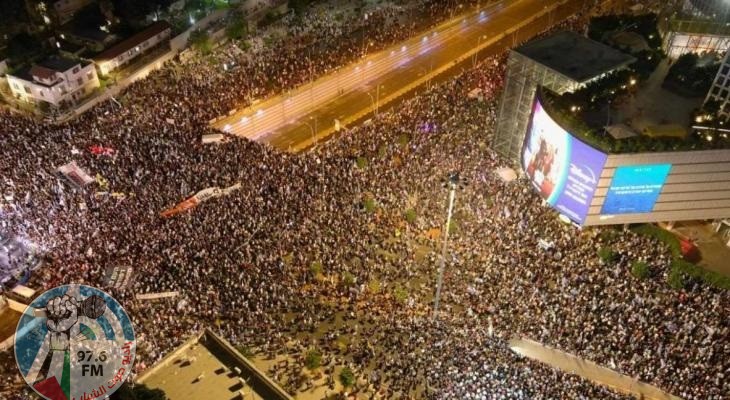 نصف مليون إسرائيلي يتظاهرون في تل أبيب للضغط على حكومة نتنياهو