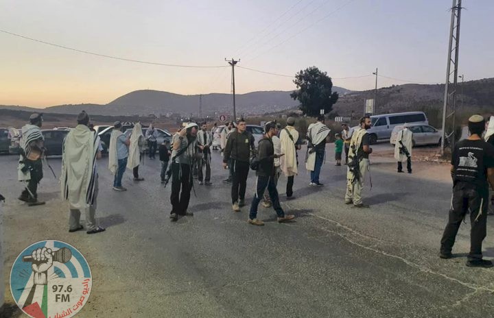 مستوطنون يؤدون طقوسا تلمودية في عرب المليحات شمال غرب أريحا