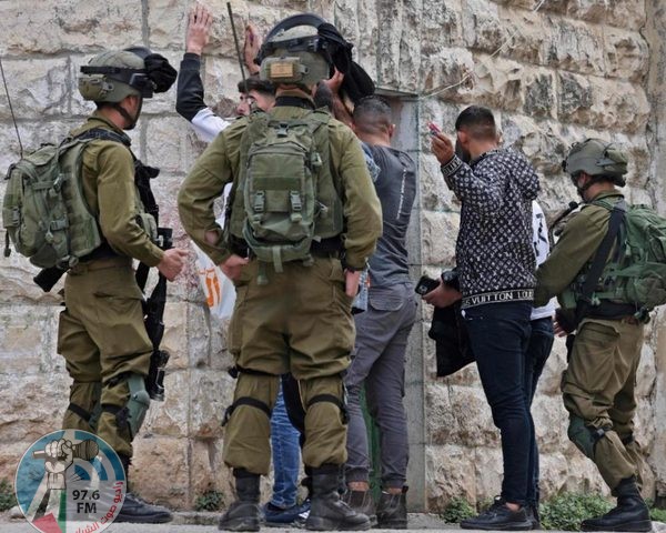 الاحتلال يعتقل شابين من يتما ويقتحم قصرة جنوب نابلس