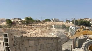 سلطة الاراضي تزيل اعتداء على املاك الدولة في محافظة اريحا