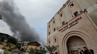 استشهاد مريضين اثنين بفعل حصار مستشفى الإندونيسي وتدمير مولد الكهرباء