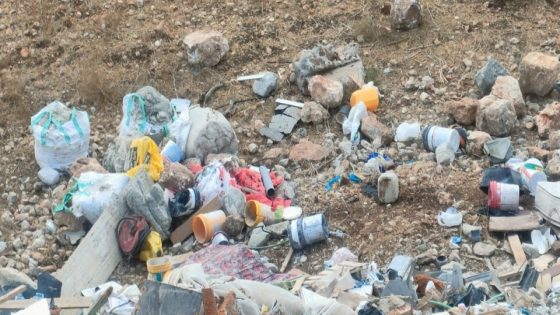 قلقيلية: سلطة جودة البيئة تتابع عدة شكاوى حول تهريب نفايات إسرائيلية للمحافظة