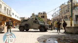 الاحتلال يحتجز عددا من المواطنين في البلدة القديمة بمدينة الخليل