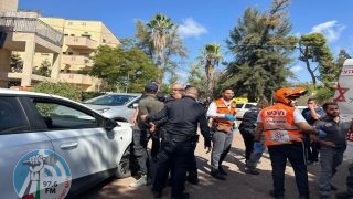إصابة 6 اسرائيليين في عملية طعن في الخضيرة بأراضي الـ48
