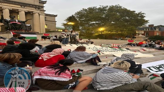 طلاب "كولومبيا" يشرعون بقراءة أسماء 2360 شهيدا تكريما لشهداء قطاع غزة