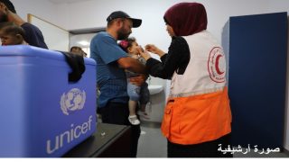 الهلال الأحمر يبدأ حملة تطعيم ضد شلل الأطفال ويعزز المناعة بفيتامين “أ”