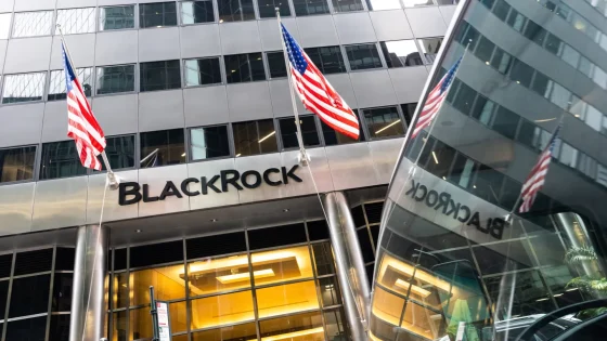تظاهرة أمام شركة "Black Rock" في نيويورك للمطالبة بسحب استثماراتها من دولة الاحتلال