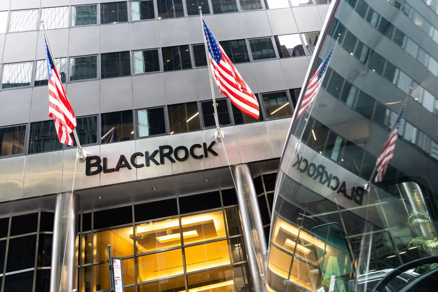 تظاهرة أمام شركة "Black Rock" في نيويورك للمطالبة بسحب استثماراتها من دولة الاحتلال