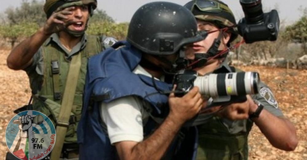 الاحتلال يفرج عن مصورين صحفيين ويبعدهما عن البلدة القديمة والأقصى