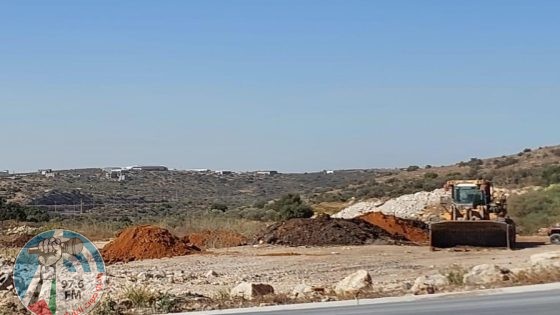 الاحتلال يواصل تجريف أراضٍ في الزاوية غرب سلفيت