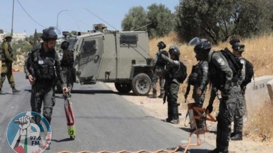 الاحتلال ينصب حاجزا عسكريا في بلدة حزما