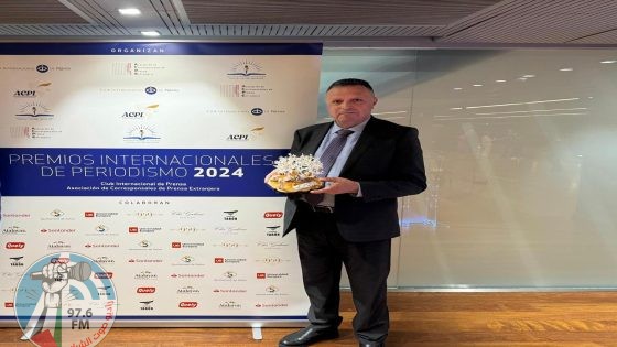 أبو بكر يتسلم جائزة نادي الصحافة الدولية لعام 2024 في مدريد