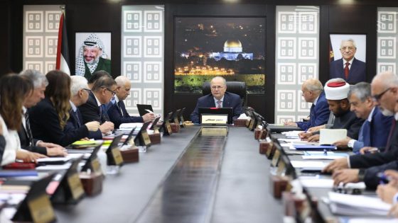 رئيس الوزراء يعلن تشكيل الفريق الوطني لإعادة اعمار قطاع غزة