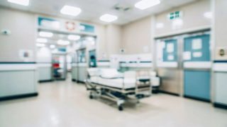 إعلام إسرائيلي يحرض على طبيبة وصفت ضابطا إسرائيليا قتل في غزة بـ “المجرم”