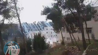 إصابات بالاختناق جراء إلقاء الغاز السام باتجاه مدرسة العروب الثانوية
