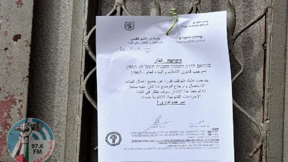 الاحتلال يسلّم إخطارات بهدم أربعة “بركسات” في إذنا غرب الخليل