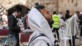 مستوطنون يقتحمون الأقصى ويؤدون طقوسا تلمودية في باحته
