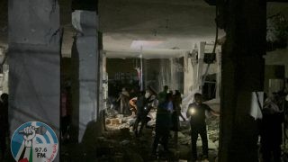 21 شهيدا في قصف الاحتلال لمسجد يؤوي نازحين بدير البلح