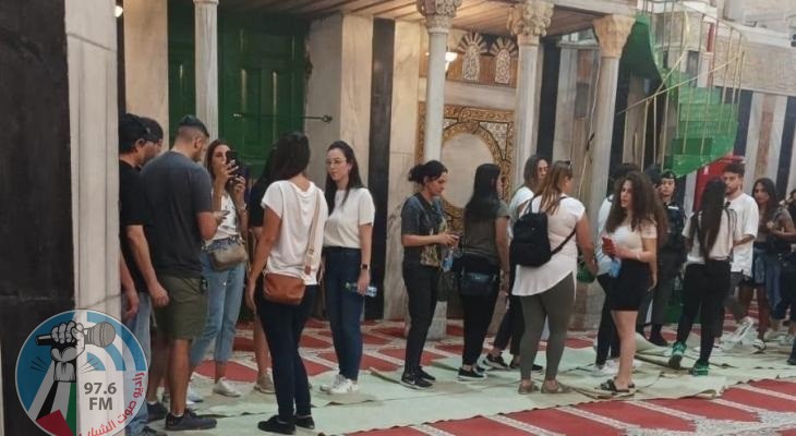 مستوطنون يقتحمون الحرم الإبراهيمي في الخليل