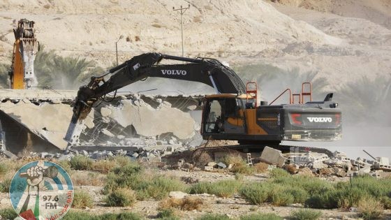 الاحتلال يهدم منزلين قيد الإنشاء بأريحا ويخطر بهدم اثنين آخرين
