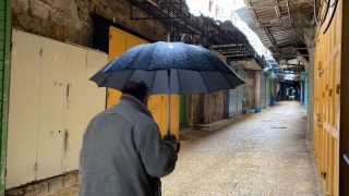 الطقس: الحرارة أدنى من معدلها العام وأمطار متفرقة