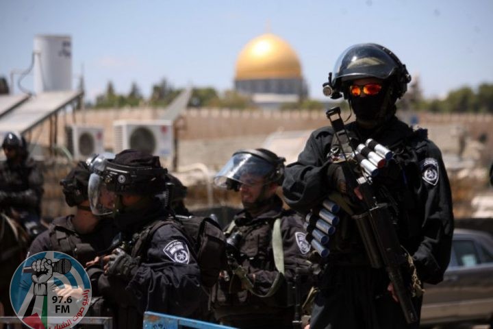 الاحتلال يعتقل مواطنا وزوجته شمال شرق القدس